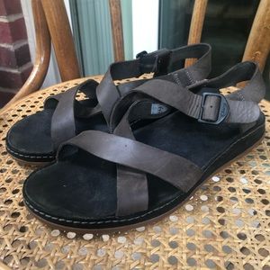 Chaco wayfarer brown leather sandals size 9